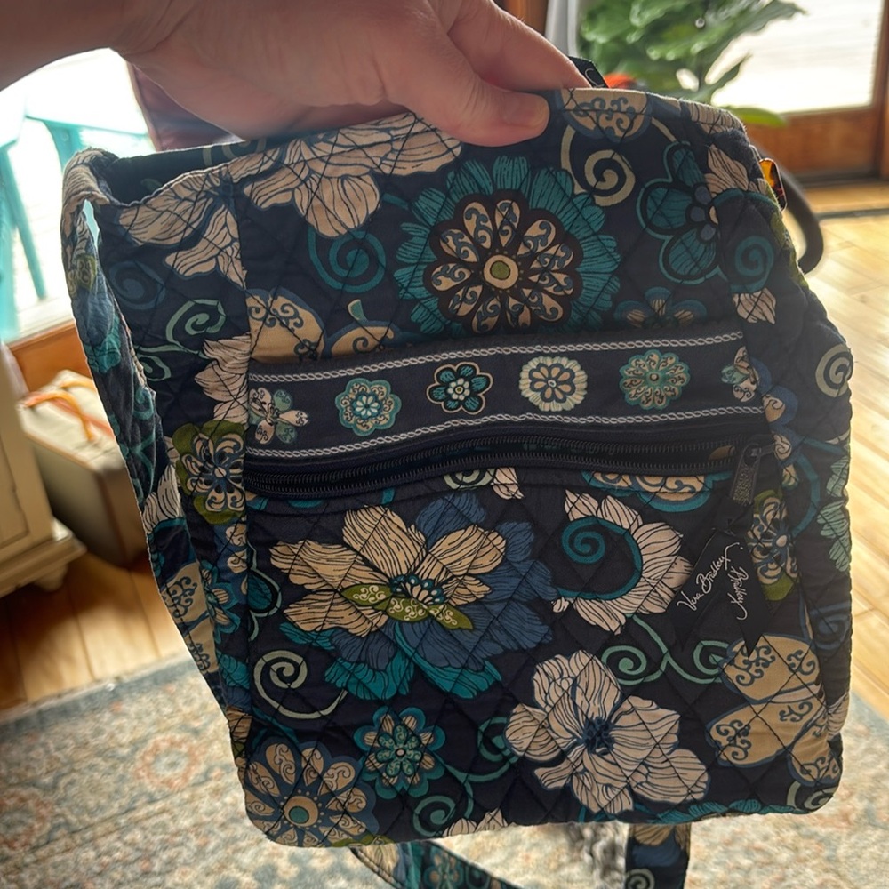 Ver Bradley Floral Quilted Crossbody Bag